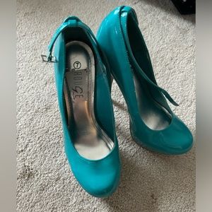 Rouge helium high heels. Size 7